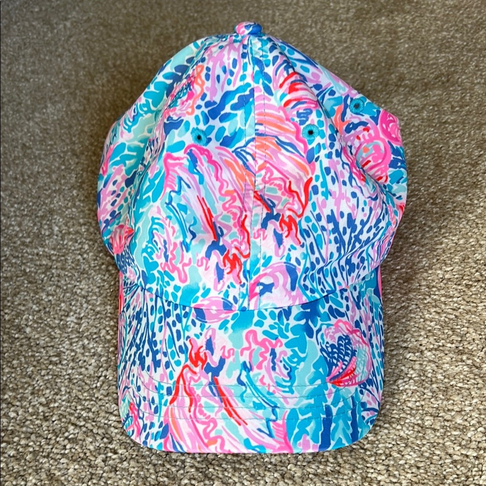Lilly Pulitzer run around hat. Excellent condition.